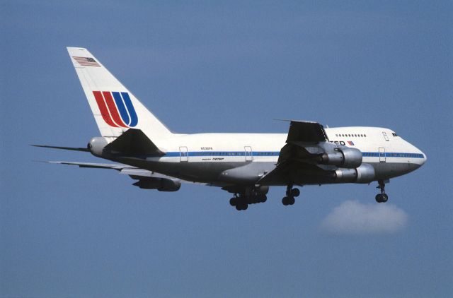 BOEING 747SP (N536PA) - Final Approach to Narita Intl Airport Rwy16 on 1986/08/10