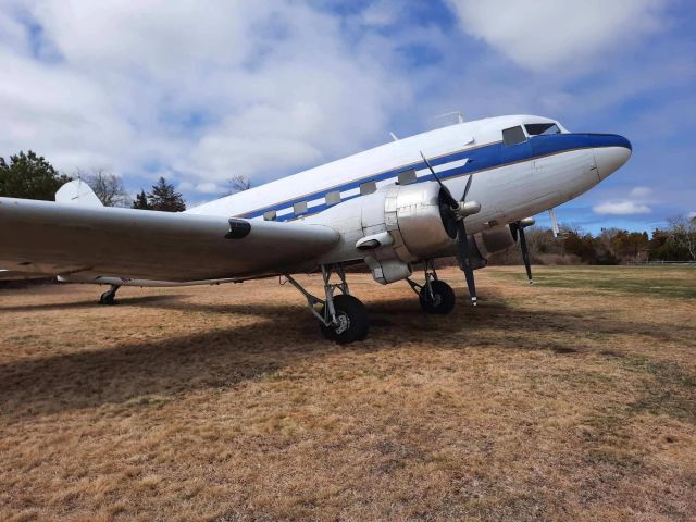 Douglas DC-3 (NXXXXX)