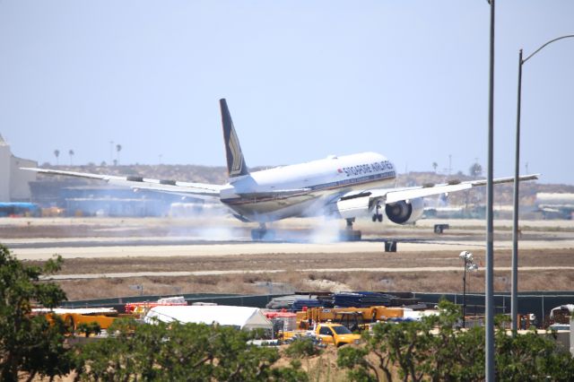 BOEING 777-300ER (9V-SWT)