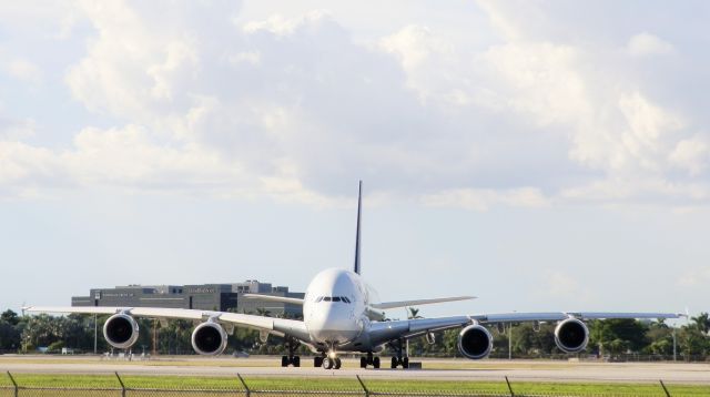 Airbus A380-800 (D-AIMM)