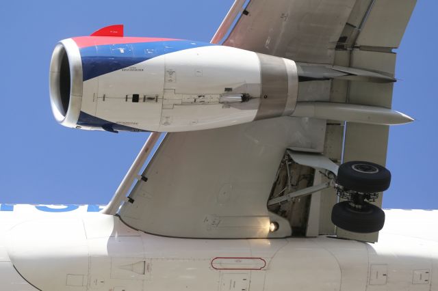 Airbus A320 (YU-APH) - Serbian Airlines,A320. Close up view of an IAE 2500 Aero Engine.