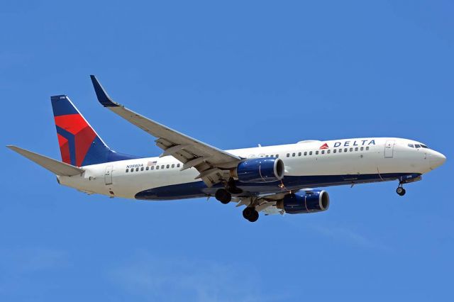 Boeing 737-800 (N388DA) - Delta Boeing 737-832 N388DA at Phoenix Sky Harbor on July 24, 2018. 