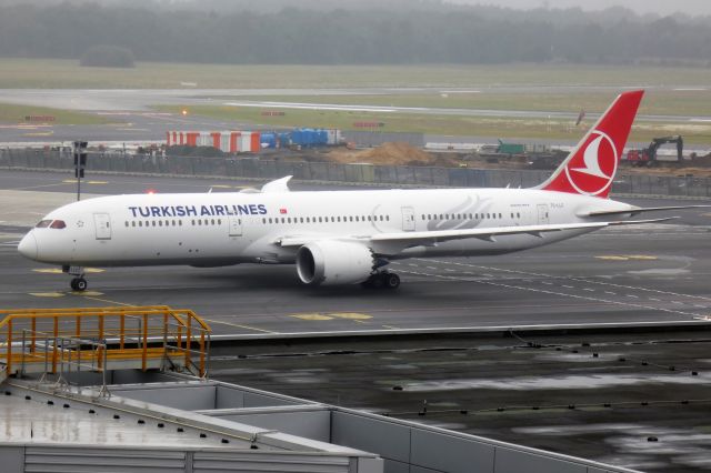 Boeing 787-9 Dreamliner (TC-LLC)