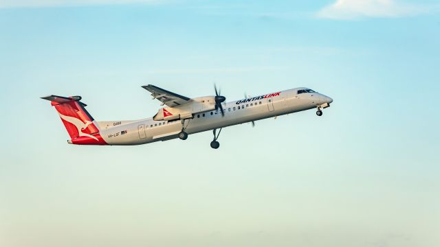 de Havilland Dash 8-400 (VH-LQF)