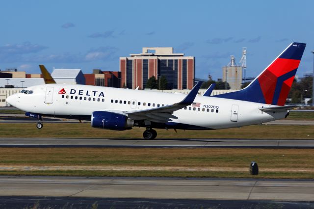 Boeing 737-700 (N302DQ)