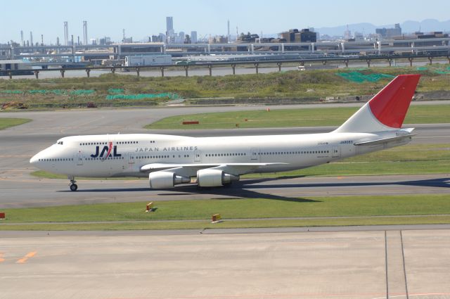 Boeing 747-400 (BON8083) - Taxi at Haneda Intl Airport on 2006/10/8