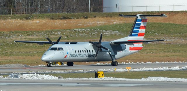 de Havilland Dash 8-300 (N328EN) - Overlook. Taxiing to runway 18C.