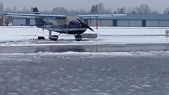 Cessna Skyhawk (C-FMNH)