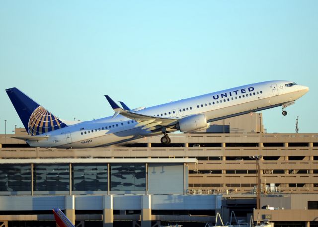 Boeing 737-900 (N66814)