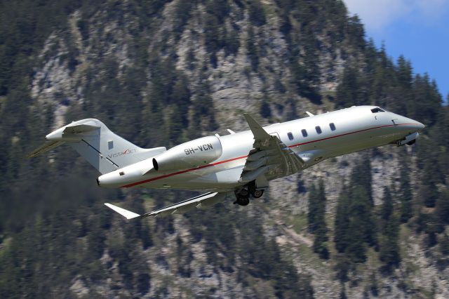 Canadair Challenger 350 (9H-VCN)