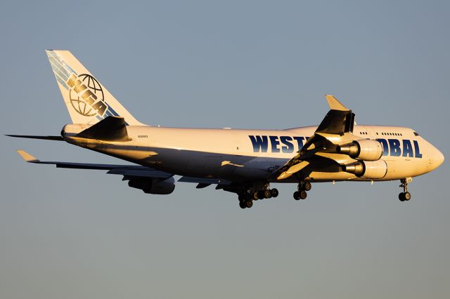 Boeing 747-400 (N356KD)
