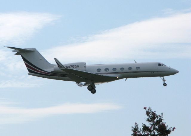 Gulfstream Aerospace Gulfstream IV (N470QS) - Landing on 23 at Shreveport Regional.