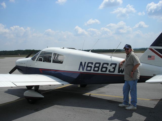 Piper Cherokee (N6863W)