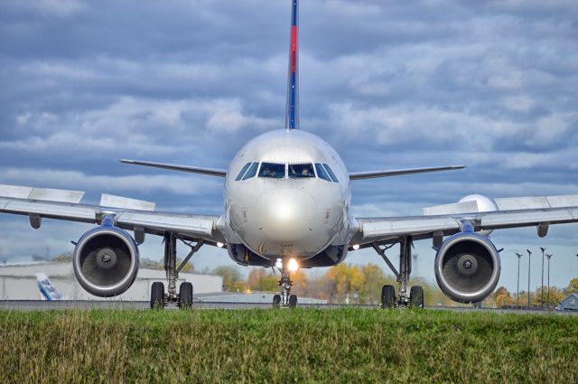 Airbus A319 (N333NB)