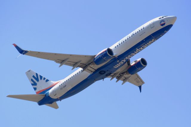 Boeing 737-800 (TC-SNP) - Takeoff, LTBJ-ADB