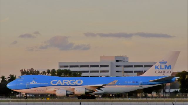 Boeing 747-400 (PH-CKC) - Departing for Amsterdam,Schipol(AMS/EHAM)