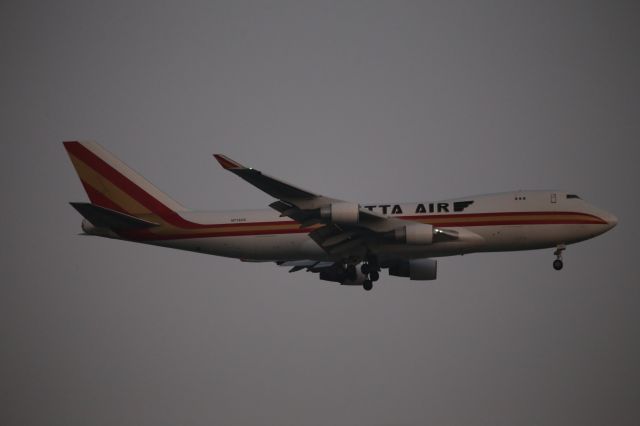 Boeing 747-400 (N715CK)