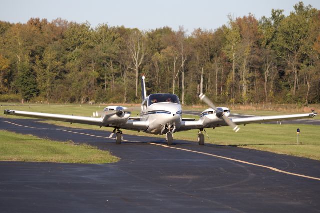 Piper PA-30 Twin Comanche (N7690Y)