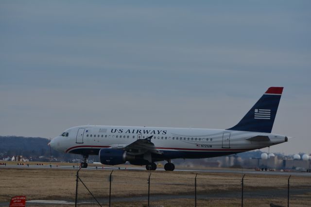 Airbus A319 (N721UW)