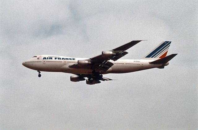 Boeing 747-200 (N4506H) - Final Approach to Narita Intl Airport Rwy34 on 1988/02/11