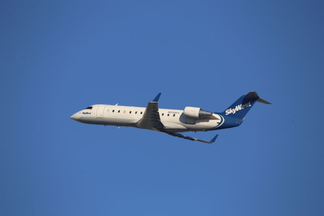 Canadair Regional Jet CRJ-200 (N930EV)