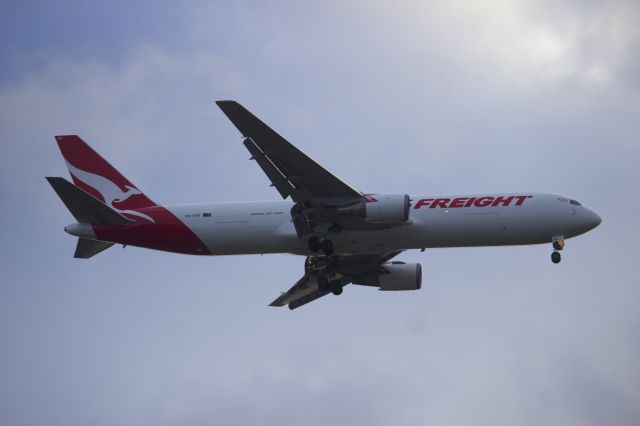 VH-EFR — - Qantas 676 Freighter