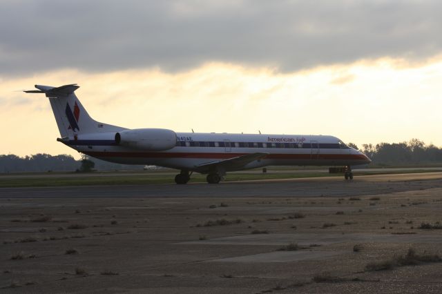 Embraer ERJ-135 (N840AE)