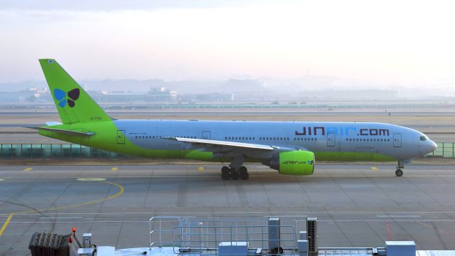 Boeing 777-200 (HL7733) - Jin Air Boeing 777-2B5ER HL7733 in Seoul 