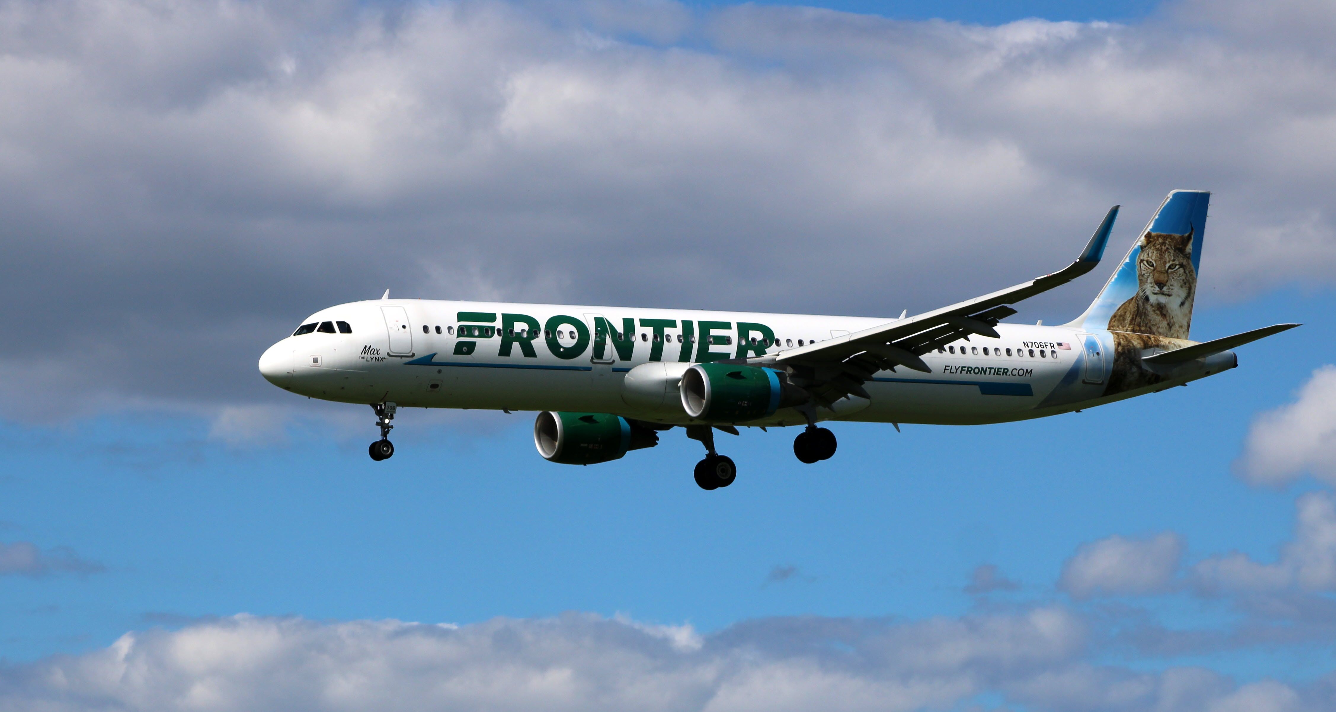 Airbus A321 (N706FR) - On final is this 2015 Frontier Airlines Airbus A321-211 with "Max" the Lynx looking down in he Summer of 2020.