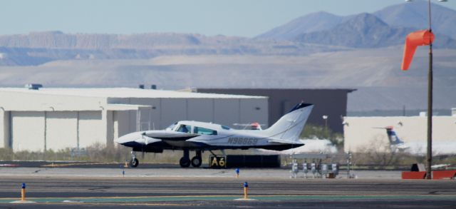 Cessna 310 (N98869)