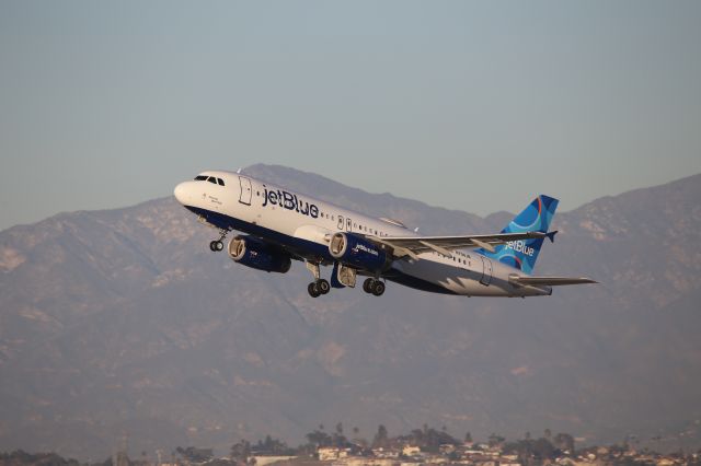 Airbus A320 (N794JB)