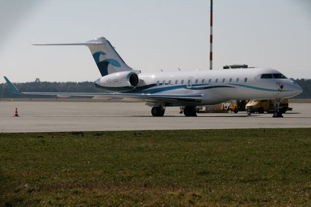 Bombardier Global 5000 (OE-ICA) - Bombardier  -  BD-700-1A11 Global 5000  -  Graz  -  2015-03-08