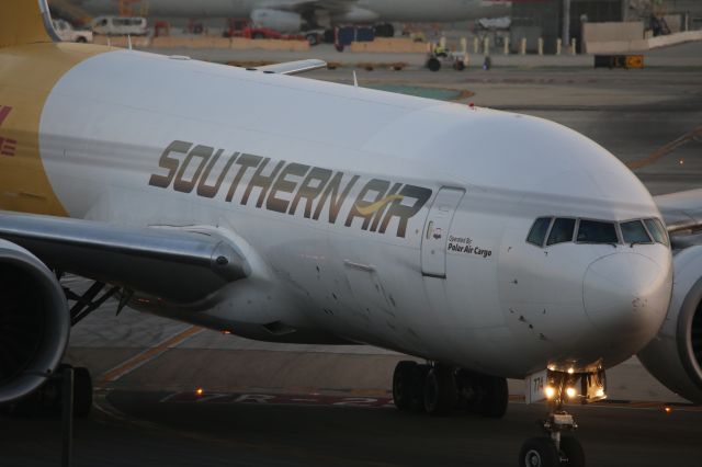 BOEING 777-200LR (N774SA)