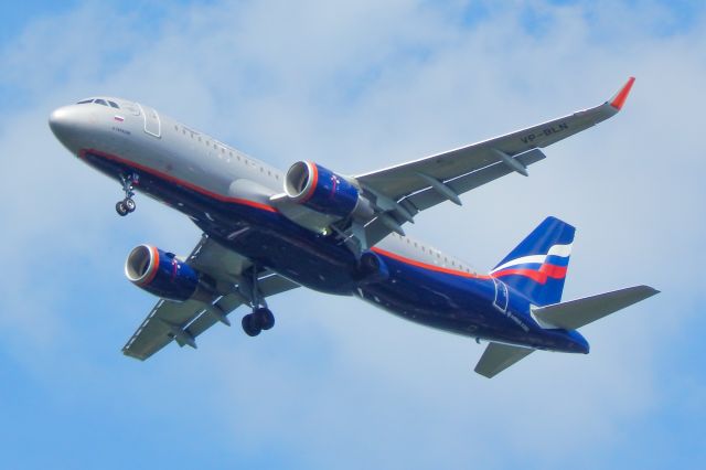 Airbus A320 (VP-BLN)