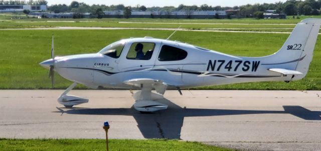 Cirrus SR-22 (N747SW) - N747SW Taxiing At KIOW