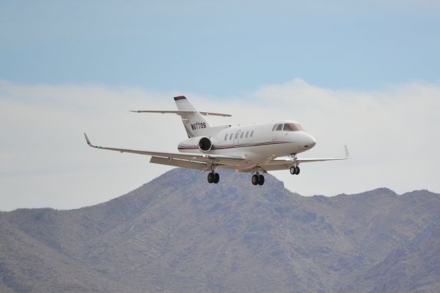 Hawker 800 (EJA877)