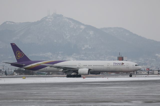 BOEING 777-300 (HS-TKB) - 02 January 2016:BKK-CTS;Divert.