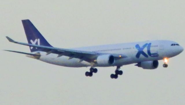 Airbus A330-200 (CS-TOP)