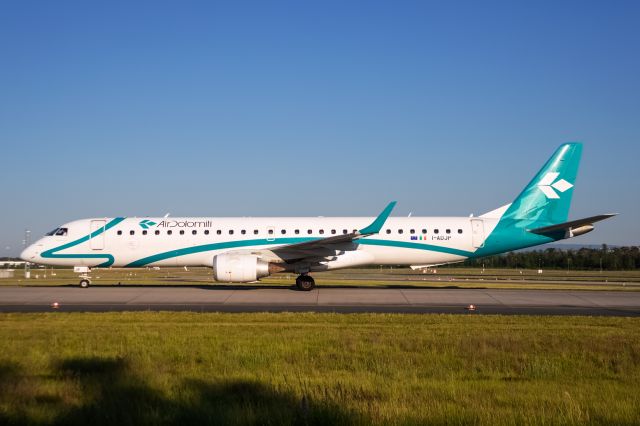 Embraer ERJ-190 (I-ADJP)