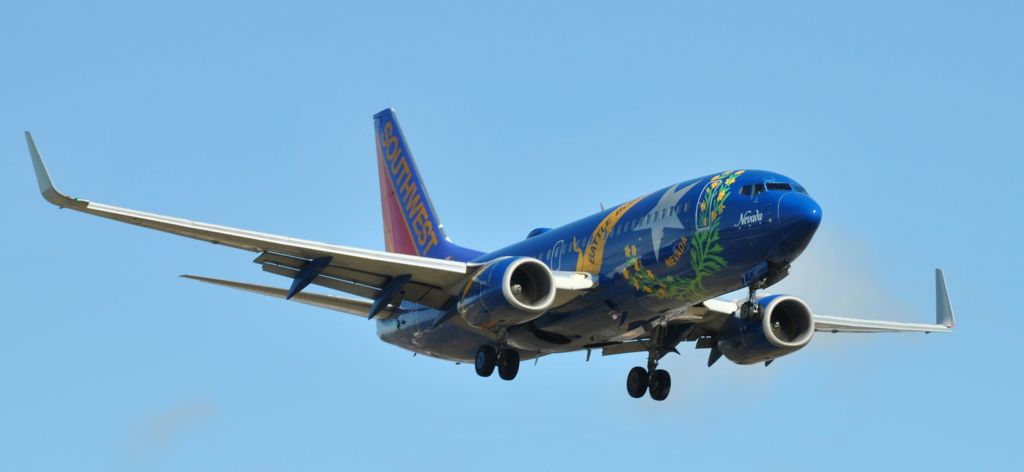 Boeing 737-700 (N727SW)