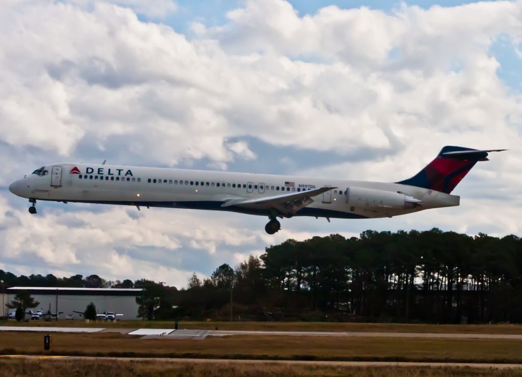 McDonnell Douglas MD-88 (N997DL)