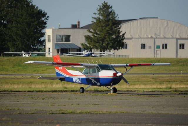 Cessna Skyhawk (N19NJ)