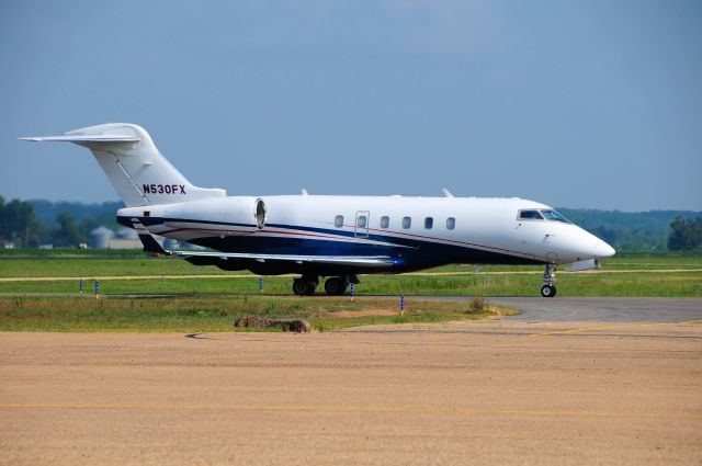 Bombardier Challenger 300 (N530FX) - Arriving to pick up Briggs & Stratton VIPs.