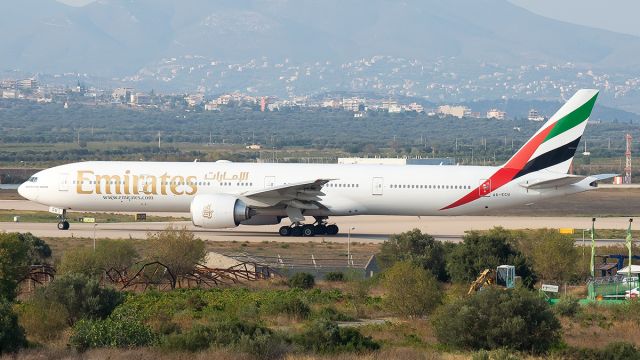 BOEING 777-300ER (A6-ECU)