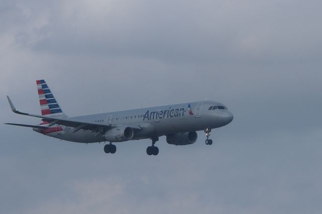 Airbus A321 (N165NN)