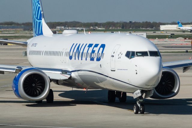 N77552 — - UA2483 ORD-PDX is completing the pre-taxi checklist on the B3 Pushline in preparation for a 3 hour 54 minute flight to Portland. Photo taken April 26, 2023 at 1358Z with Nikon D3200 at 155mm.