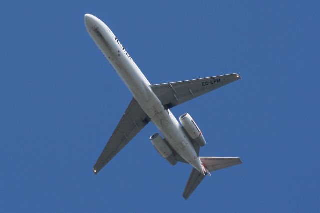 Boeing 717-200 (EC-LPM) - Volotea Boeing 717-2BL,flight over Brest-Guipavas Airport (LFRB-BES) before landing.