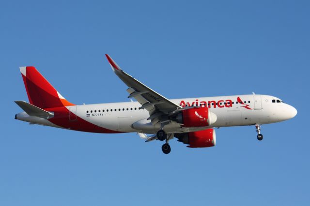 Airbus A320 (N775AV)