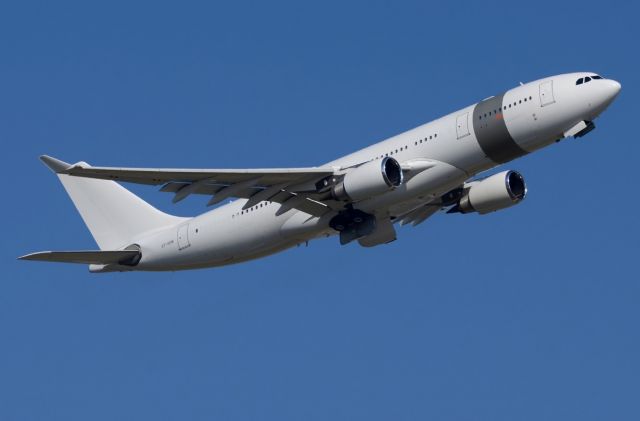 Airbus A330-200 (A7-HHM) - 02/04/2013br /Take-off piste 07