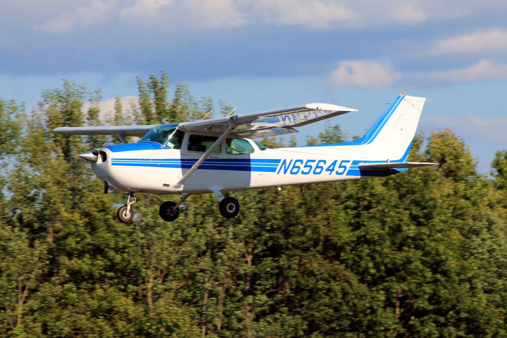 Cessna Skyhawk (N65645)